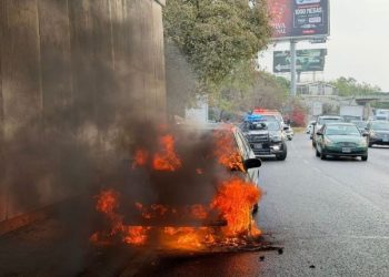 Guadalupe-se-inendia-auto • Guadalupe Informa