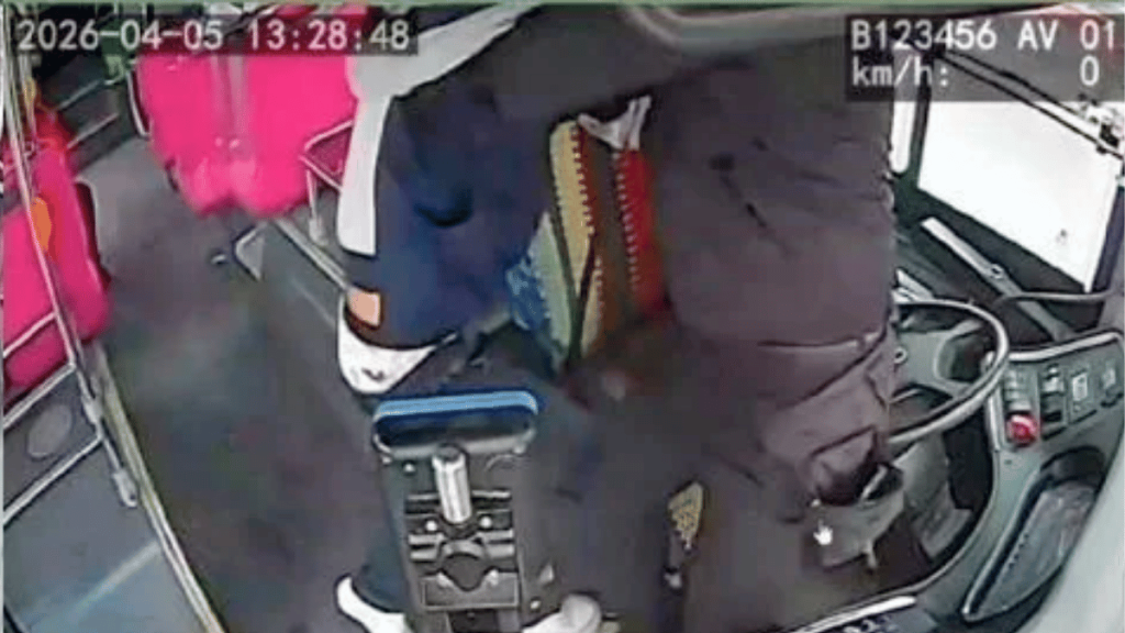 Imágenes De Como El Pasajero Agrede a Chofer De La Ruta 228 En Guadalupe Tras Discusión