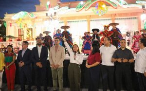 Cristina-inaugura-exposicion-del-mes-patrio-Nuestro-Mexico-Aqui