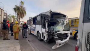 Aparatoso-Choque-en-Guadalupe-13-Heridos-y-un-Hombre-Prensado